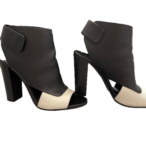 Vince. Agatha, White and Black Booties 7.5 - Picture 1 of 13
